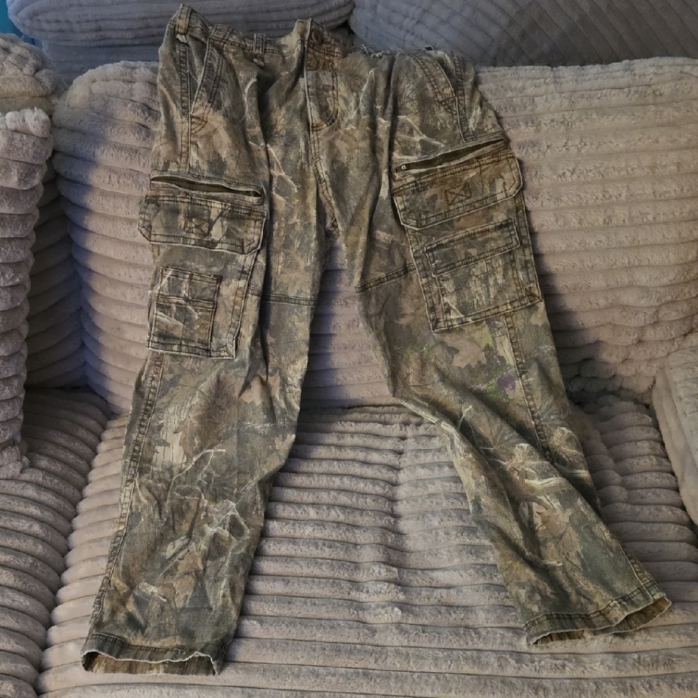 Hollister Men's Camo Cargo Pants in Green and Brown